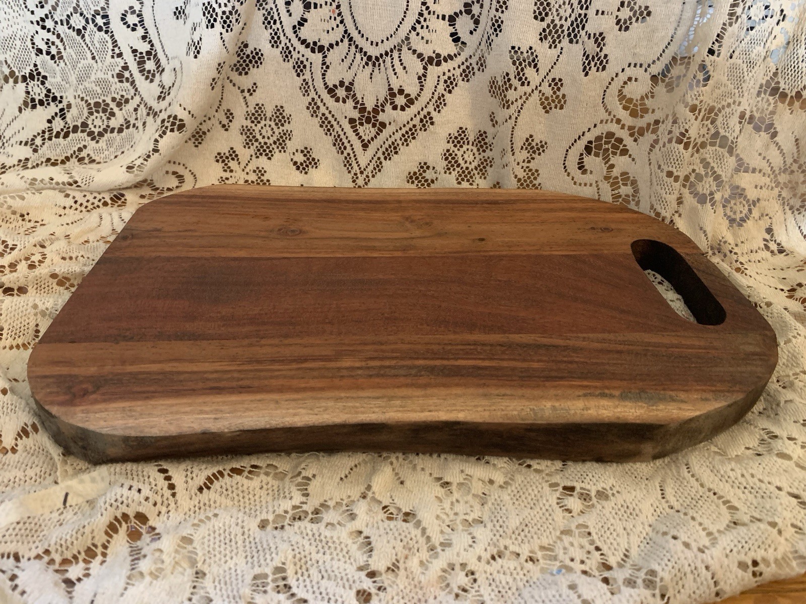 Beautiful Grained Heavy Wood Oval Cutting Board Cut Out Handle 1 Thick 11" x 16" gallery