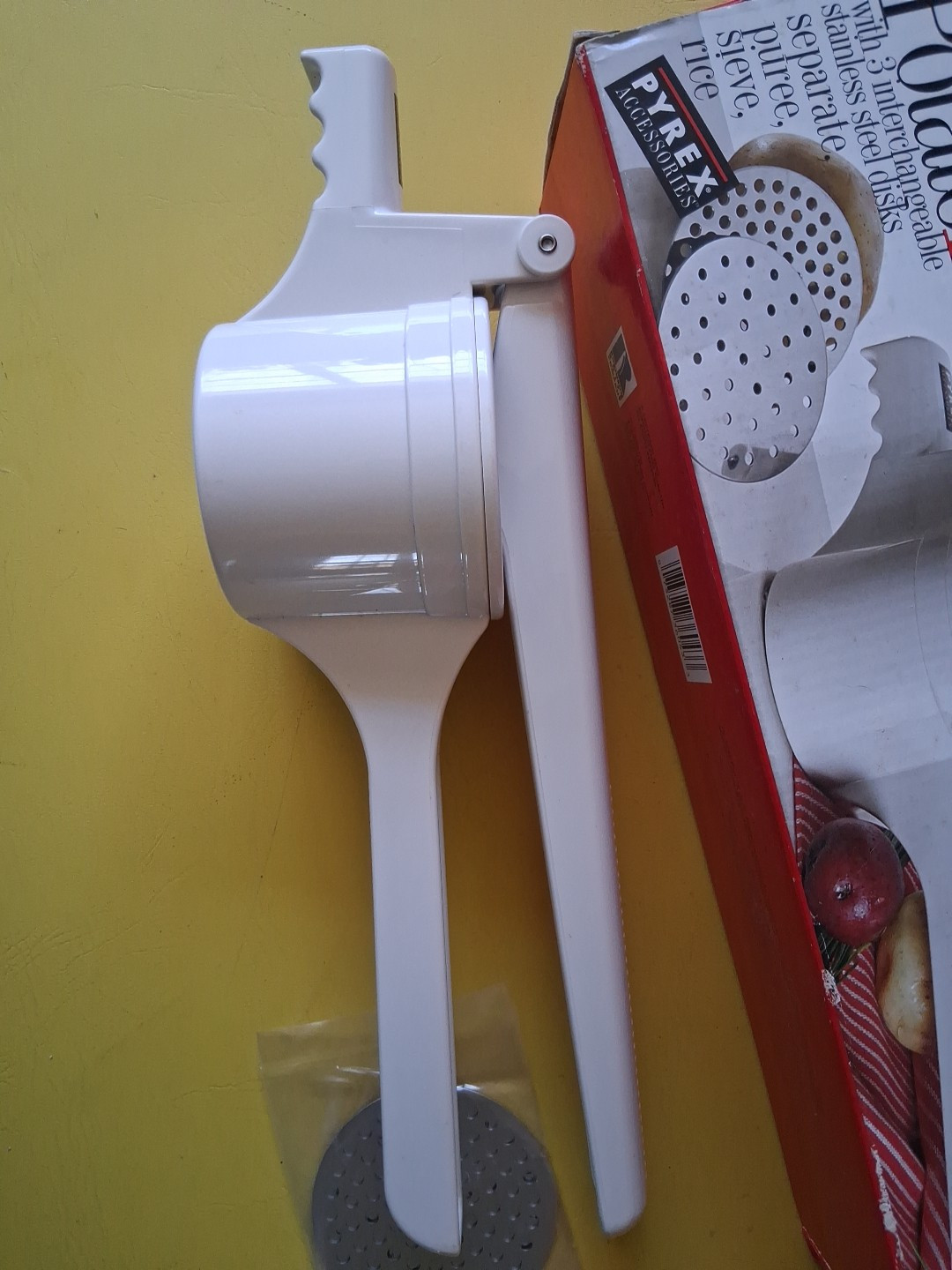 Pyrex Potato Ricer Three Stainless Steel Disks Robinson Knife Company 2002 New gallery
