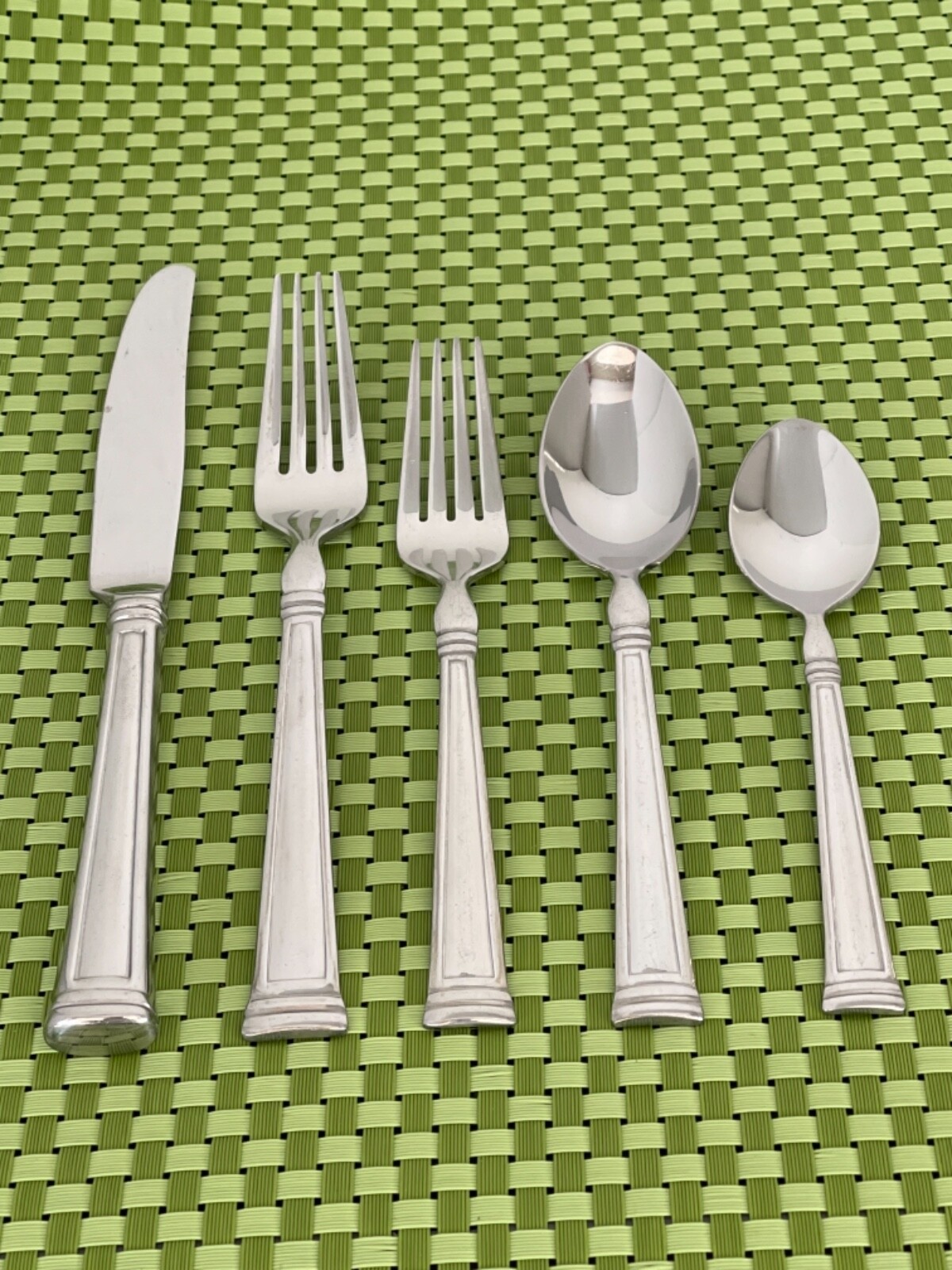 Lenox ESQUIRE Stainless 18/8 Glossy China Flatware Smart Choice B52WU gallery