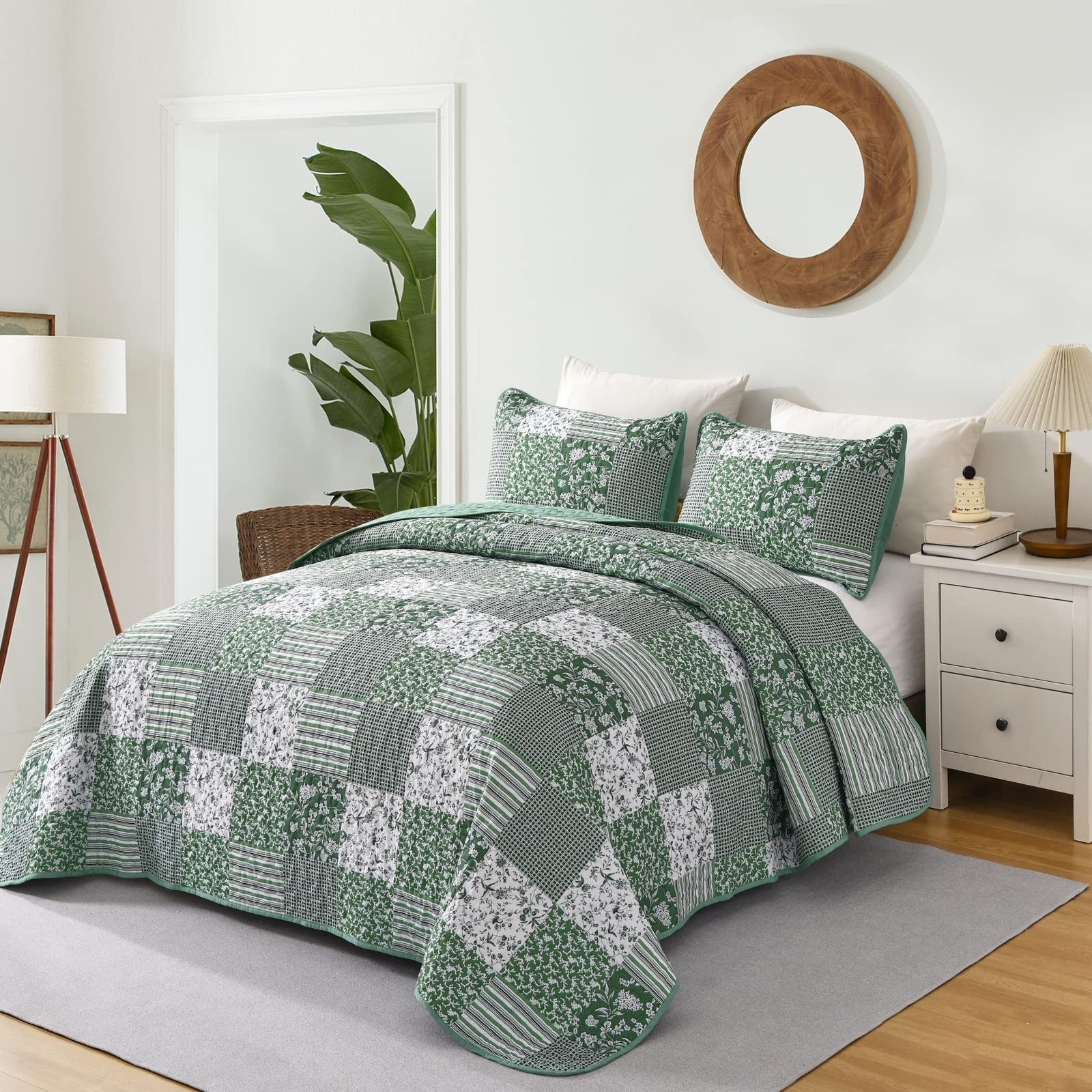 Boho Green King Quilt Set - 3-Piece Reversible Soft Plaid Floral Bedding, 90"x10 gallery