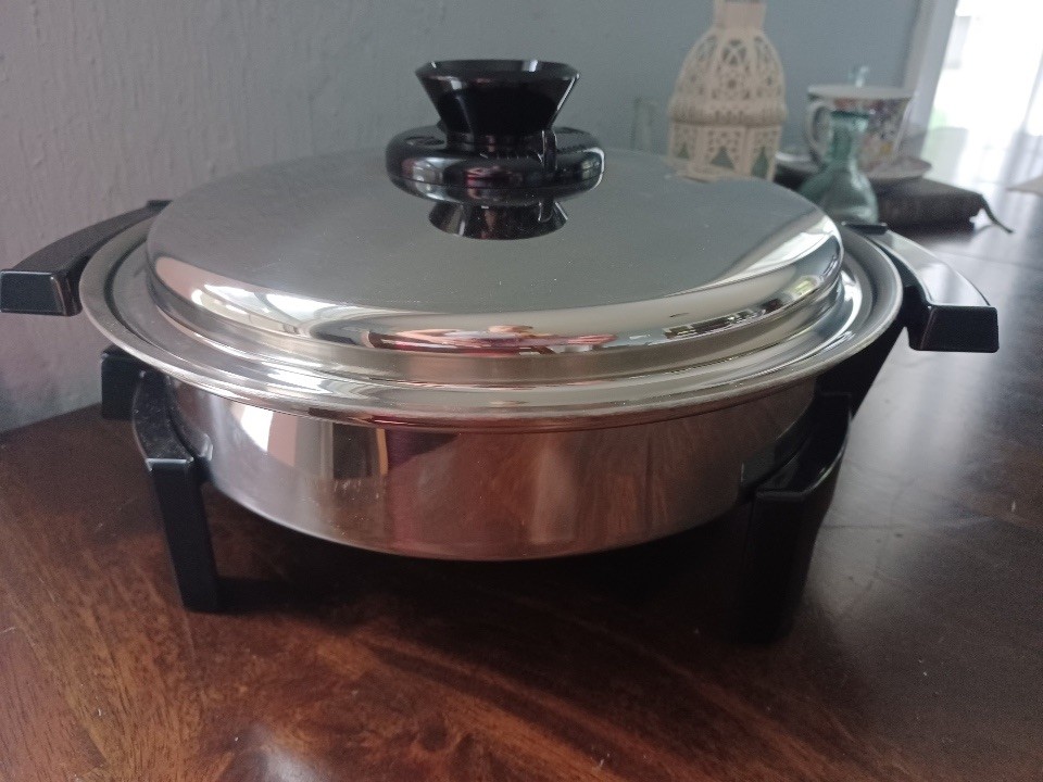 Liquid Core Stainless Steel Electric Skillet 900 Watts 120 Volts AC Only gallery