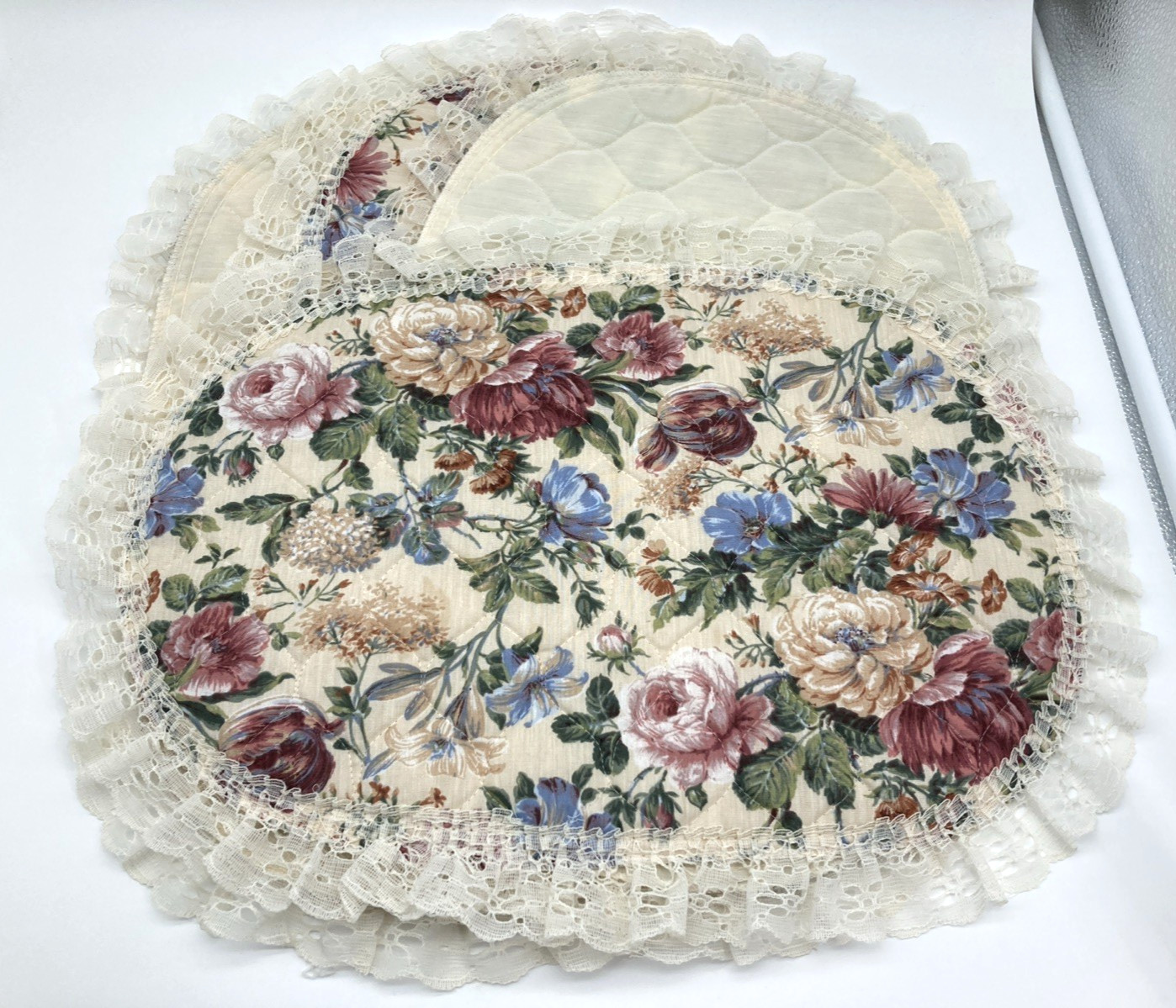 4 Quilted Oval Reversible Floral Ivory Placemats Lace Ruffled Edge Grannycore gallery