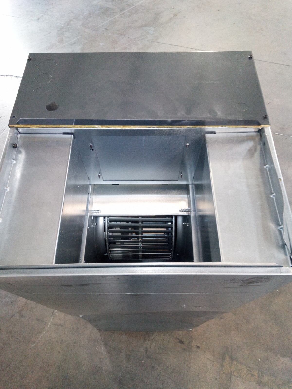 Goodman 3.5 TON Multi-Positional Air Handler, AMST42CU1300, Scratch + Dent gallery