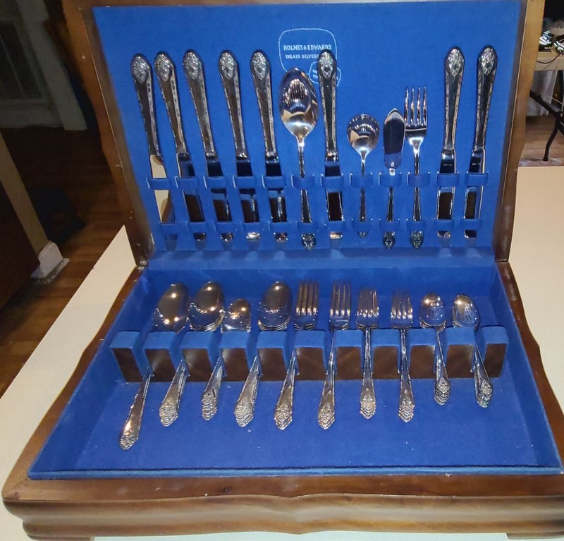 Holmes & Edwards Silverplate Set. 52 Tital Pieces. Design Is "Lovely Lady" gallery