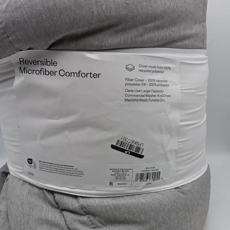 Room Essentials Reversible Microfiber Comforter King Size Gray 106in X 92in gallery