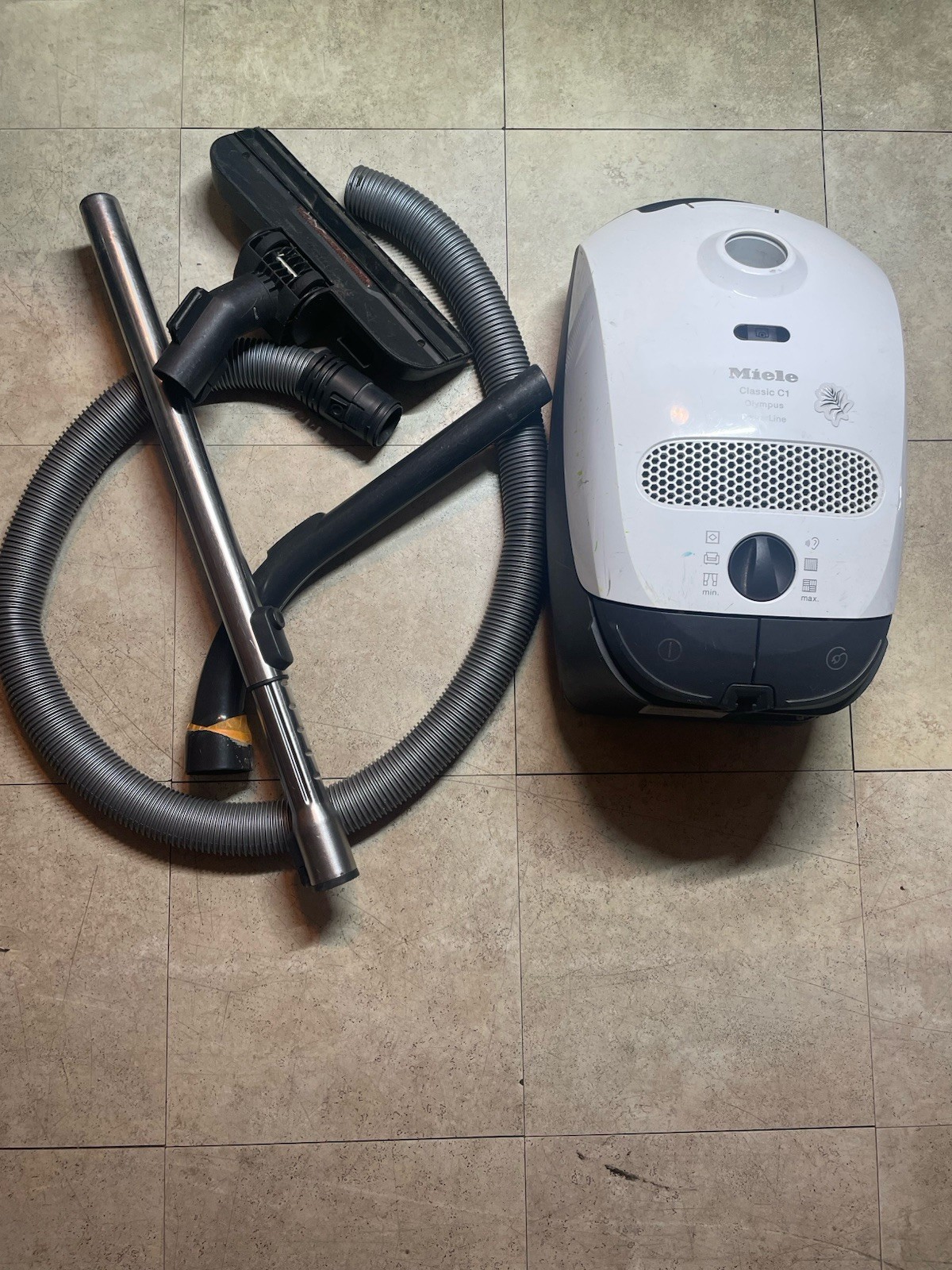 Miele Classic C1 Turbo Team PowerLine Canister Vacuum White Cracked Hose Working gallery