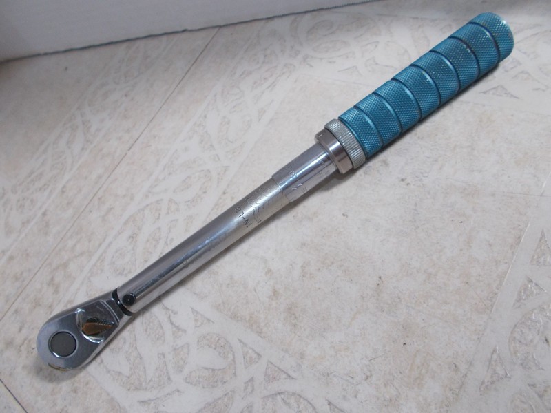 Armstrong 64-032 Adjustable 1/4" Dr. Micrometer Torque Wrench 30-200 In-lb (A-3) gallery