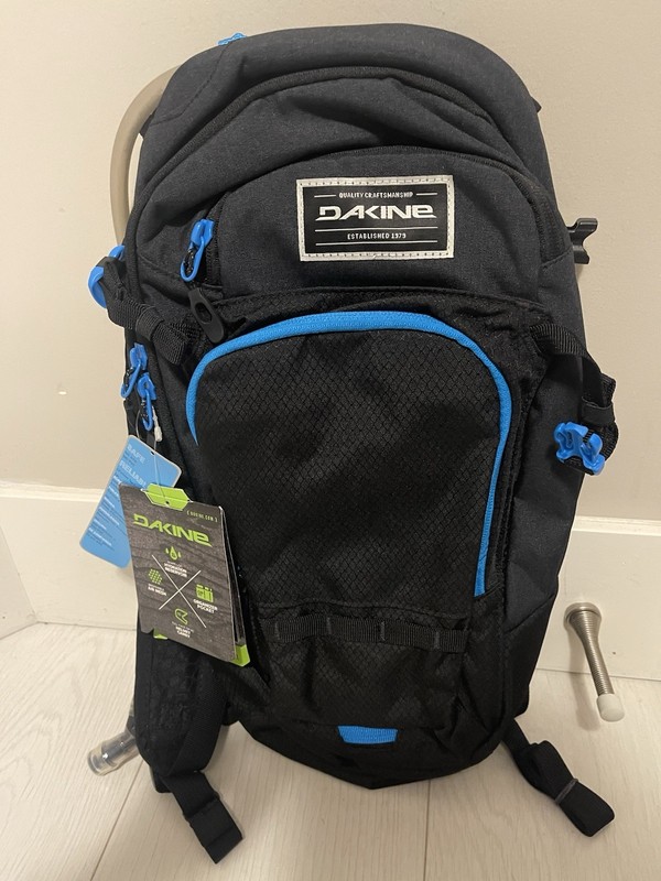 Dakine Session 12L Hydration Pack Dark Grey / Black