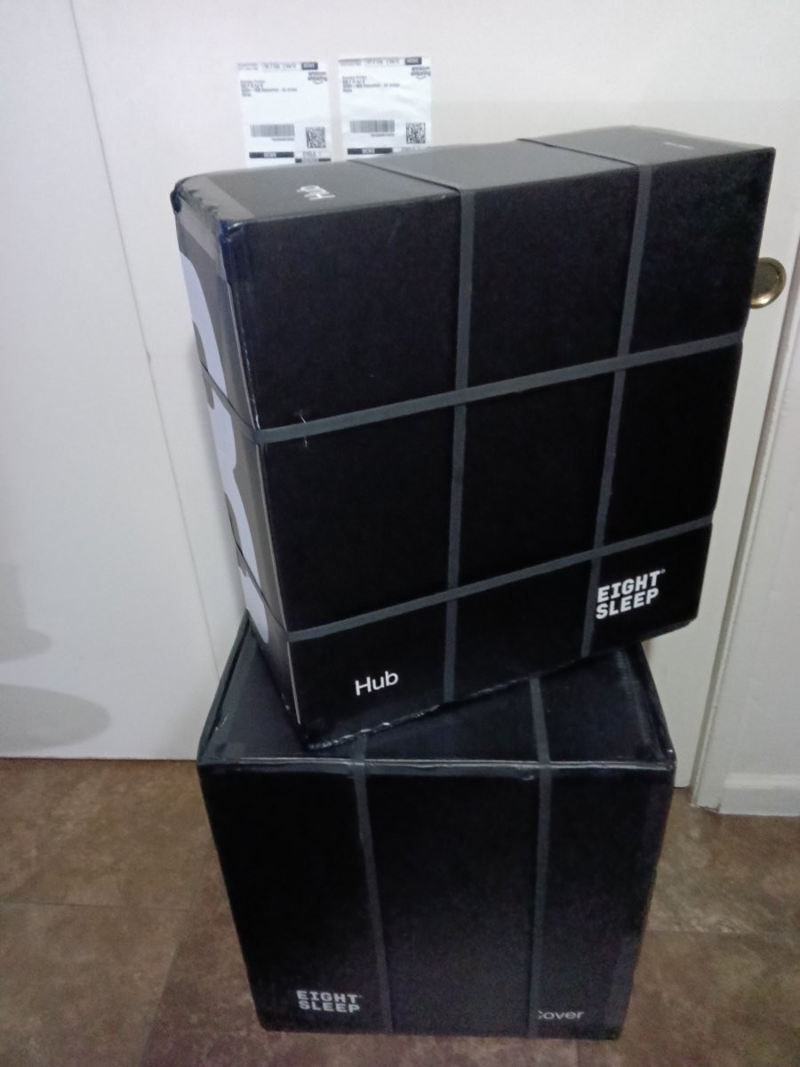 EIGHT SLEEP POD 5 KING SIZE Brand new! HUB AND COVER INCLUDED! gallery