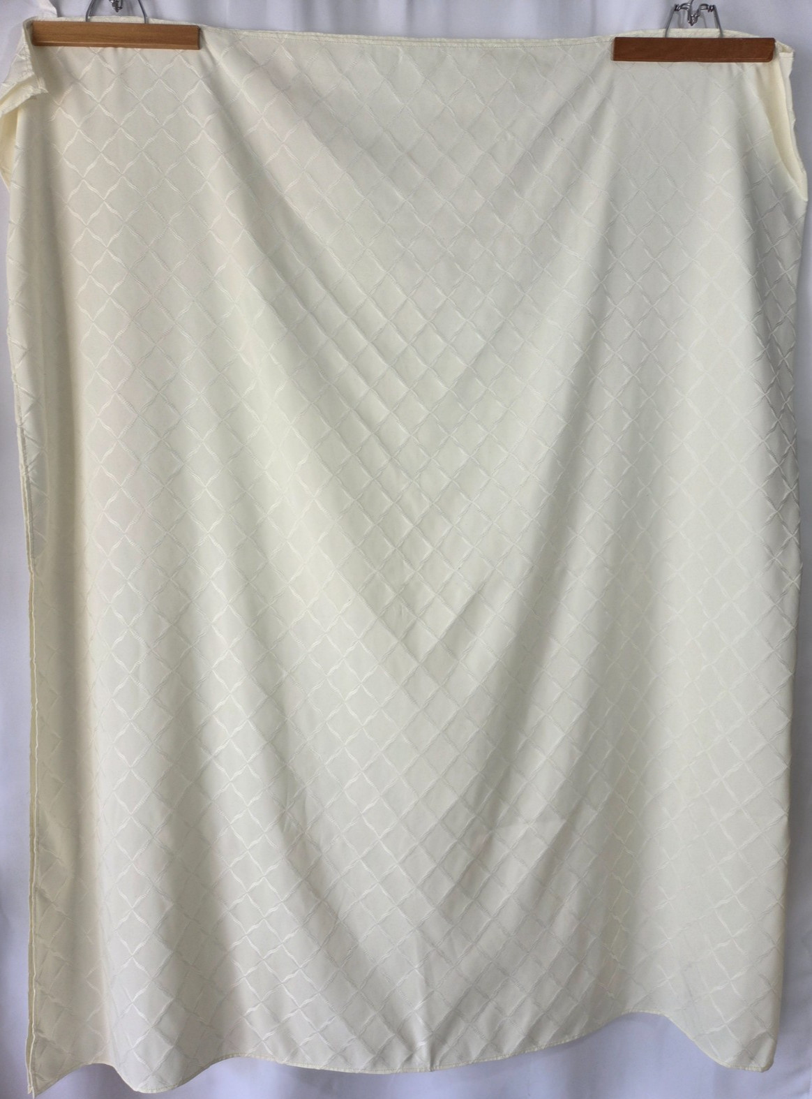 60 x 120 ” Tablecloth Ivory Jacquard Diamond Pattern Rectangle Shape gallery