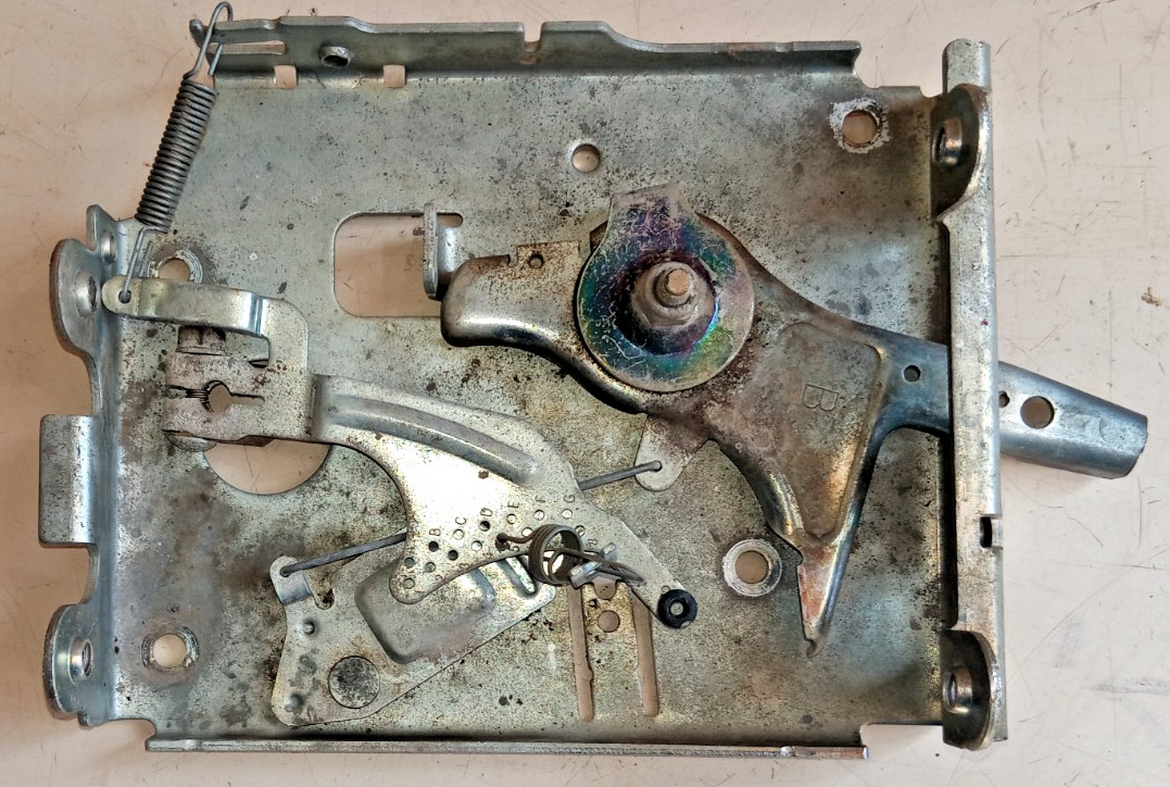 BRIGGS & STRATTON 202432-0200-B9 CONTROL BRACKET 695380 gallery