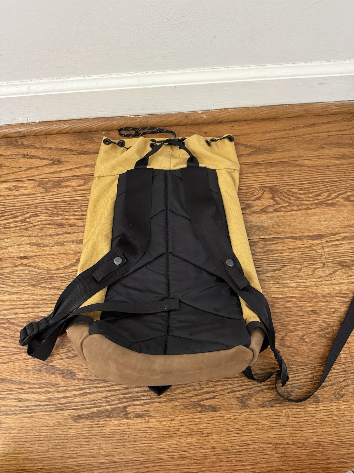 REI Retro Flashback Day Pack Backpack Throwback Hiking Leather Bottom Duffel 2