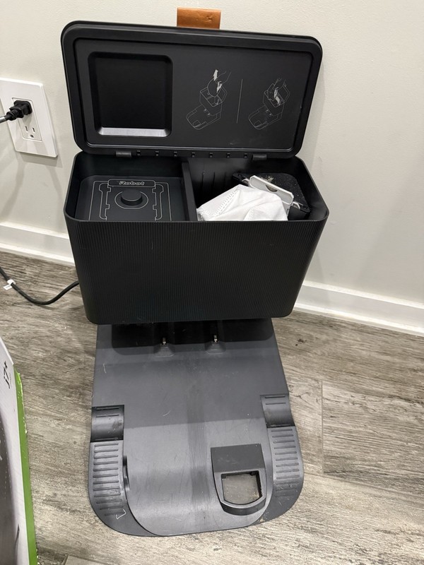 iRobot Roomba j7+ Vacuum gallery