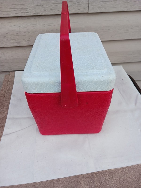 Igloo Personal 6 Cooler gallery