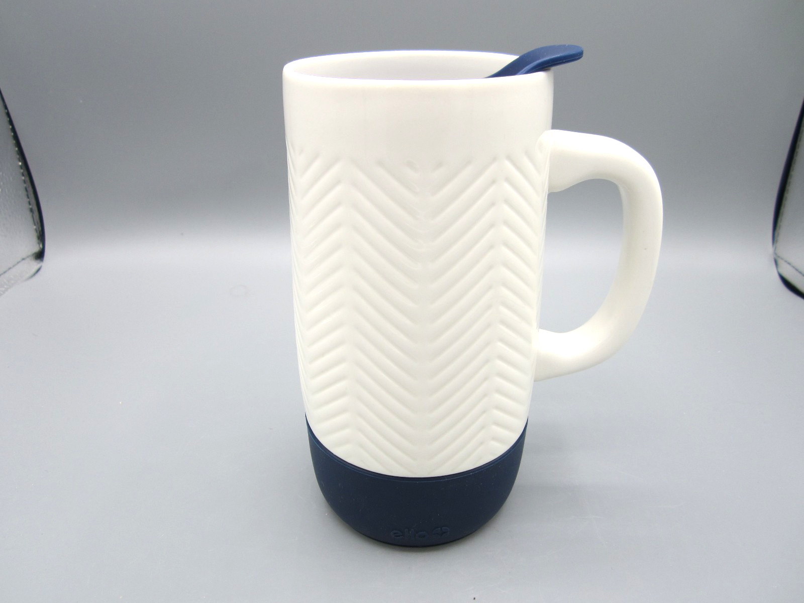 Ello, White Etched Herringbone Pattern Blue Rubber Bottom Blue Lid 18 oz (361) gallery