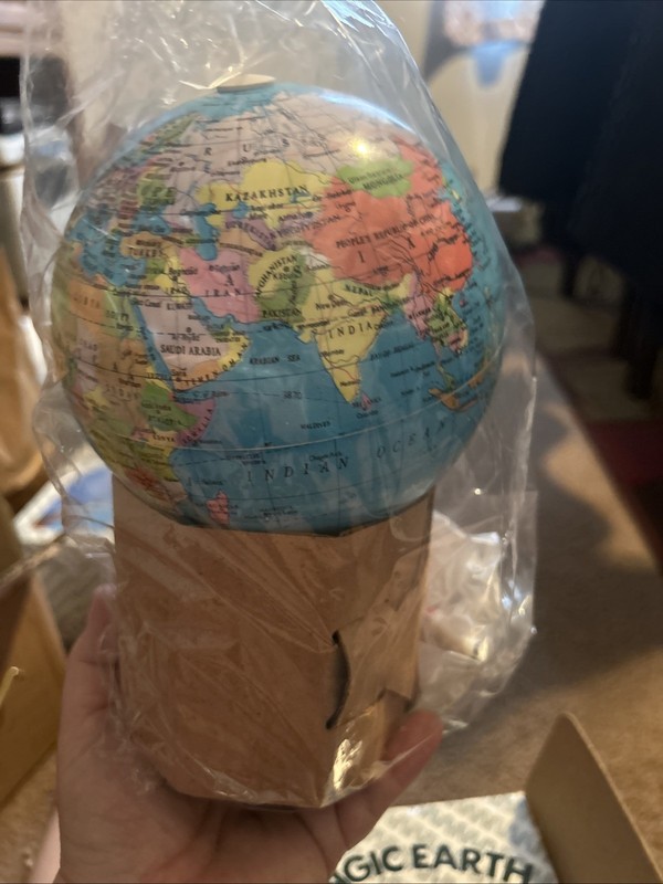 Battery Operated Magic Earth Globe With Traveling Magnetic Airplane. Rare Toy. gallery