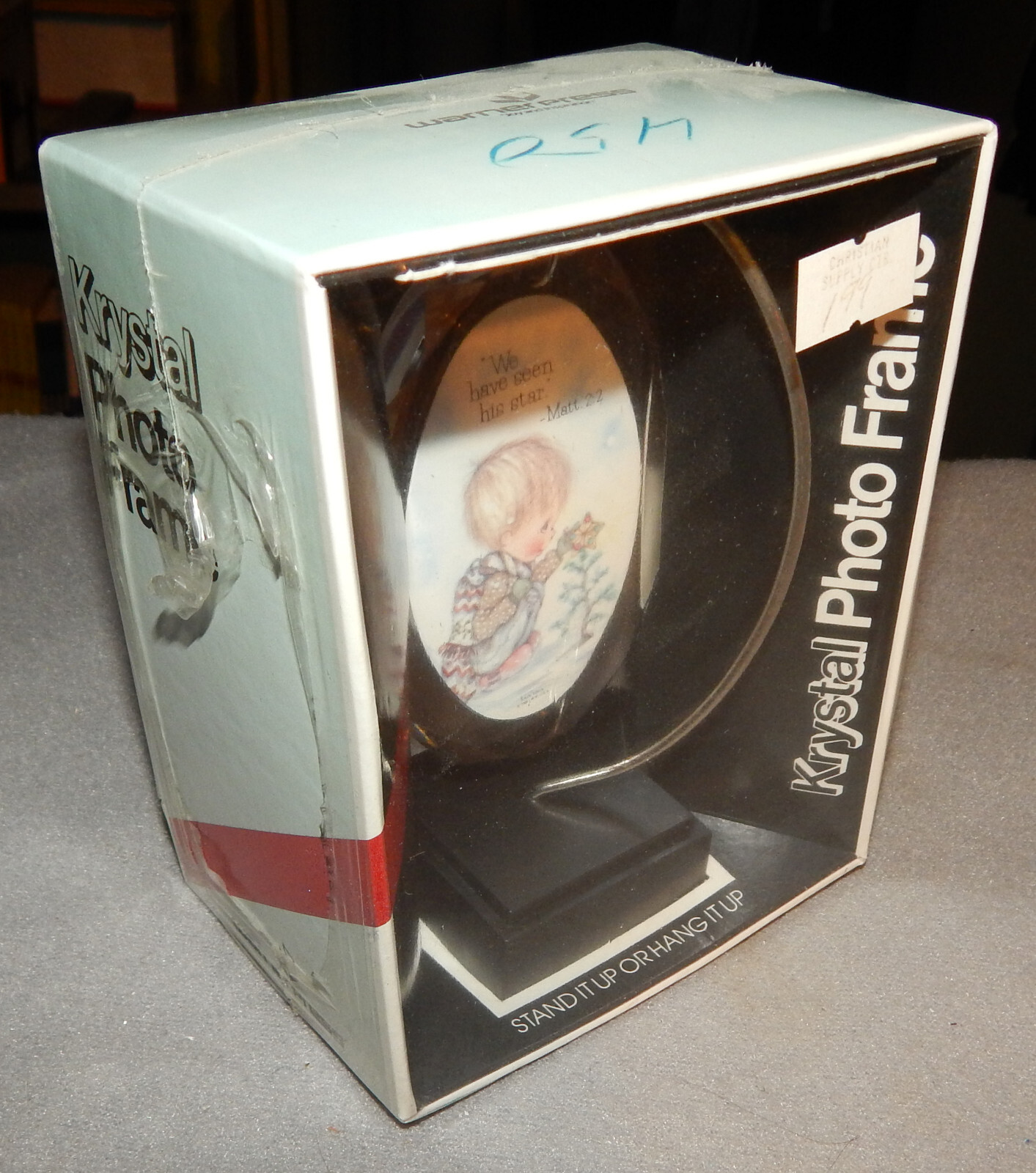 Vantage Hanging Picture Frame (4 1/2 inches tall, 2 5/8" x 1 3/8" oval picture) gallery