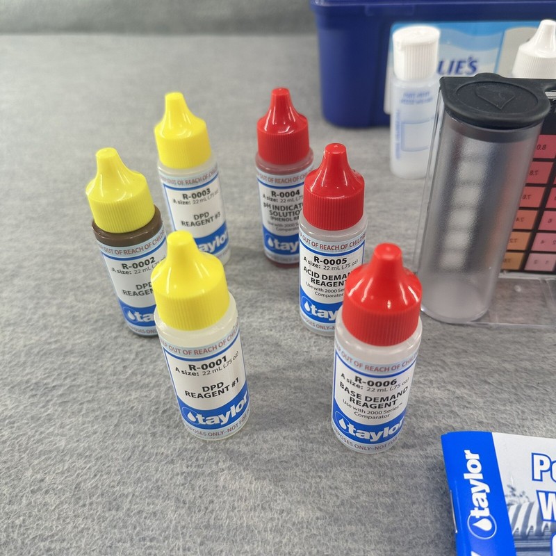 LESLIE'S / TAYLOR - Complete DPD Poolcare Test Kit E2012 (C) gallery