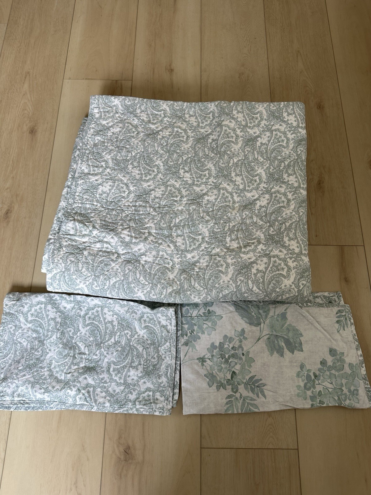 Waverly Reversable King Bed Spread/ Comforter With 2 Shams/pillow Cases gallery