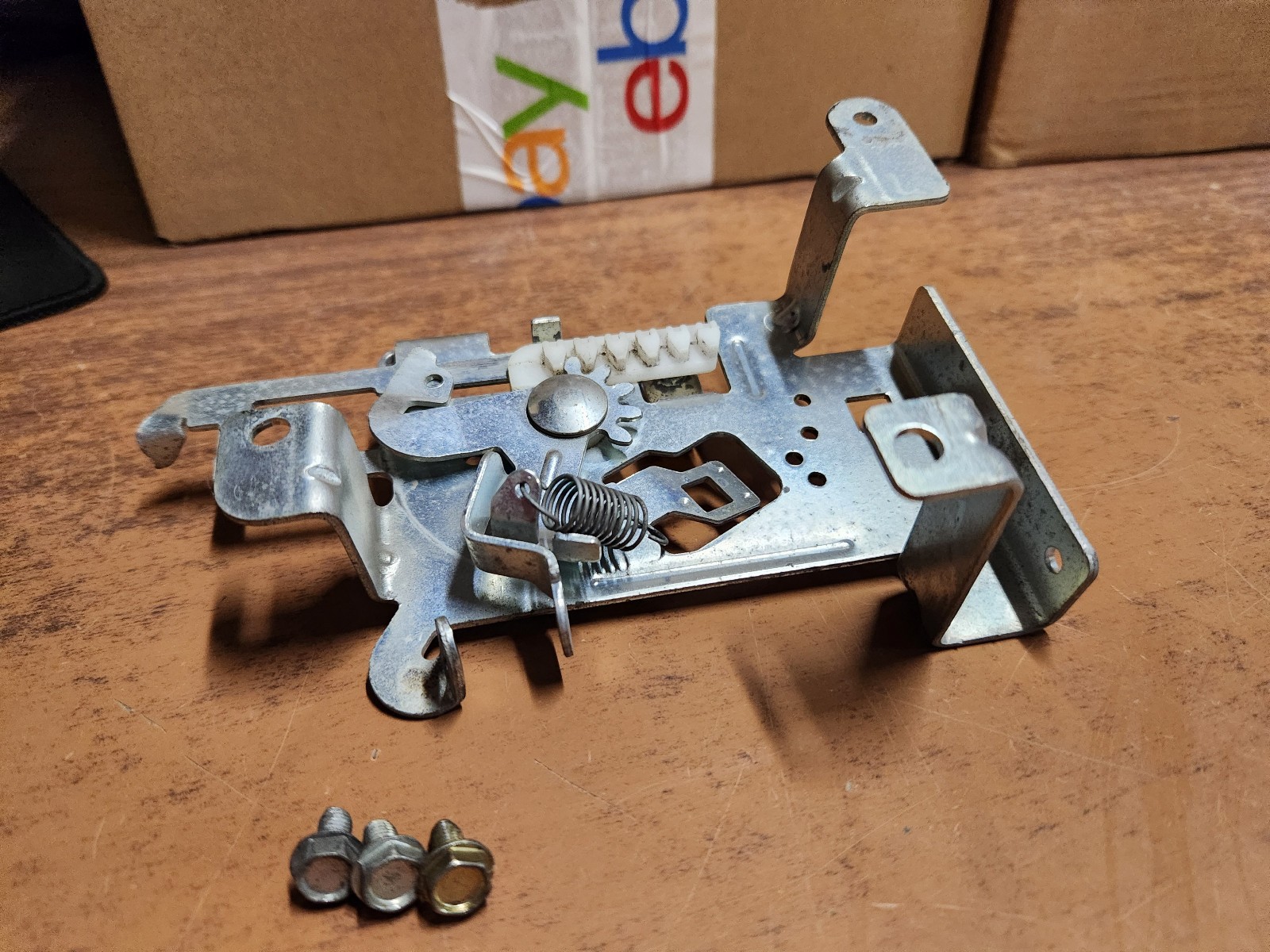 Briggs & Stratton Lawn Tractor Engine Model 31R977 Control Bracket 694042 597209 gallery