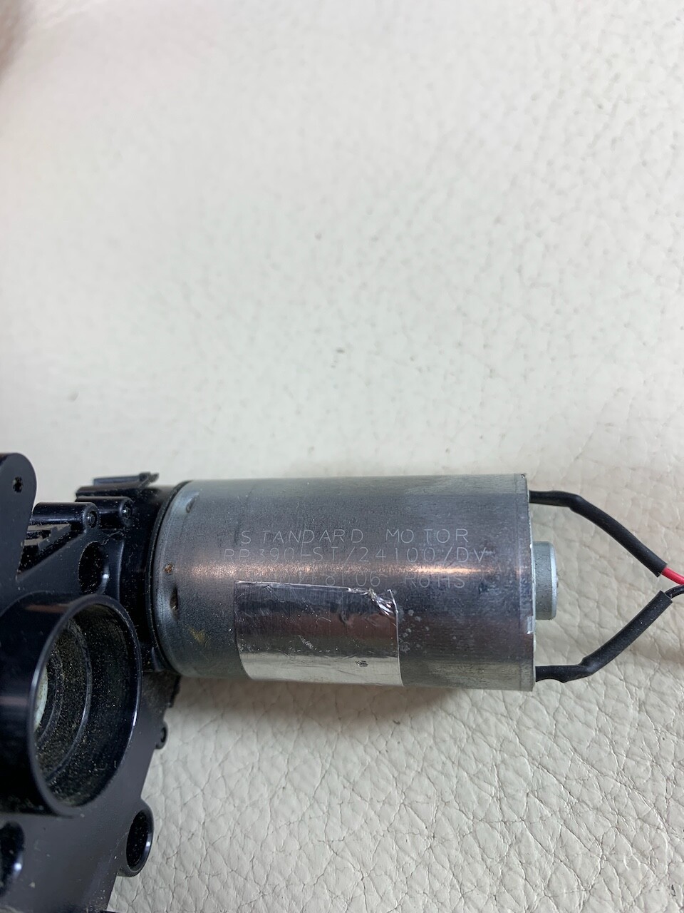 Roomba Cleaning Head Module Brush Motor and Gears i1 i3 i4 i5 i6 i7 i8 j7 j8 e6 gallery