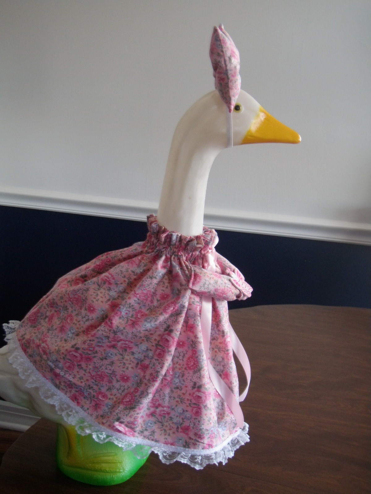 Goose porch outfit - Spring blue & pink flowers w/ bow for lg 23-28" goose gallery