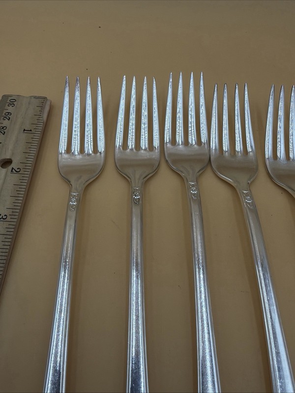 34 Pcs Holmes & Edwards SPRING GARDEN International Silver Plate 1949 Flatware gallery