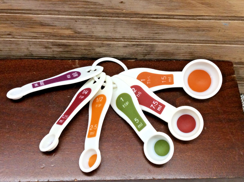 Measuring Spoons Plastic Color Coded 6 Pcs: 1/8, 1/4, 1/2 & 1 Tspn, 1/2 & 1 Tbsp gallery