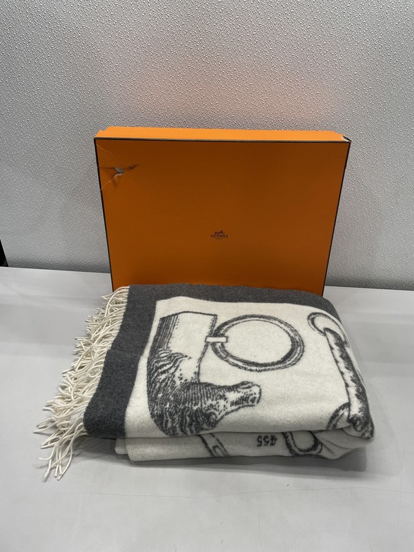 Hermes Blanket Matalleries Equestrian Throw Gray/White Limited Edition gallery