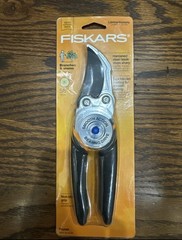 Fiskars Hand Pruner with Standard Handle – up to 5/8″ cut – Non Slip Grip