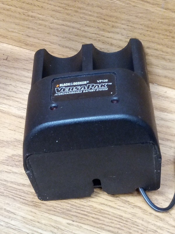 2 Black & Decker Authentic VersaPak VP100 type 2 Battery & B&D VP130 Charger LOT gallery