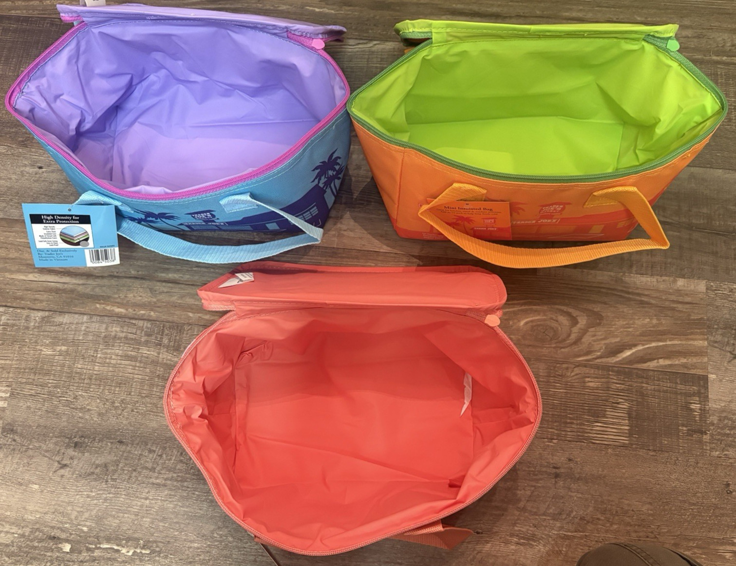 Trader Joe’s Mini Insulated Bags, Set of three, Brand New gallery