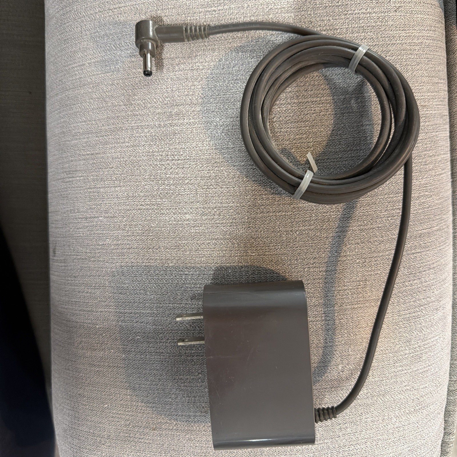 Dyson Vacuum Cleaner Power Adaptor Charger ORIGINAL BRAND NEW gallery
