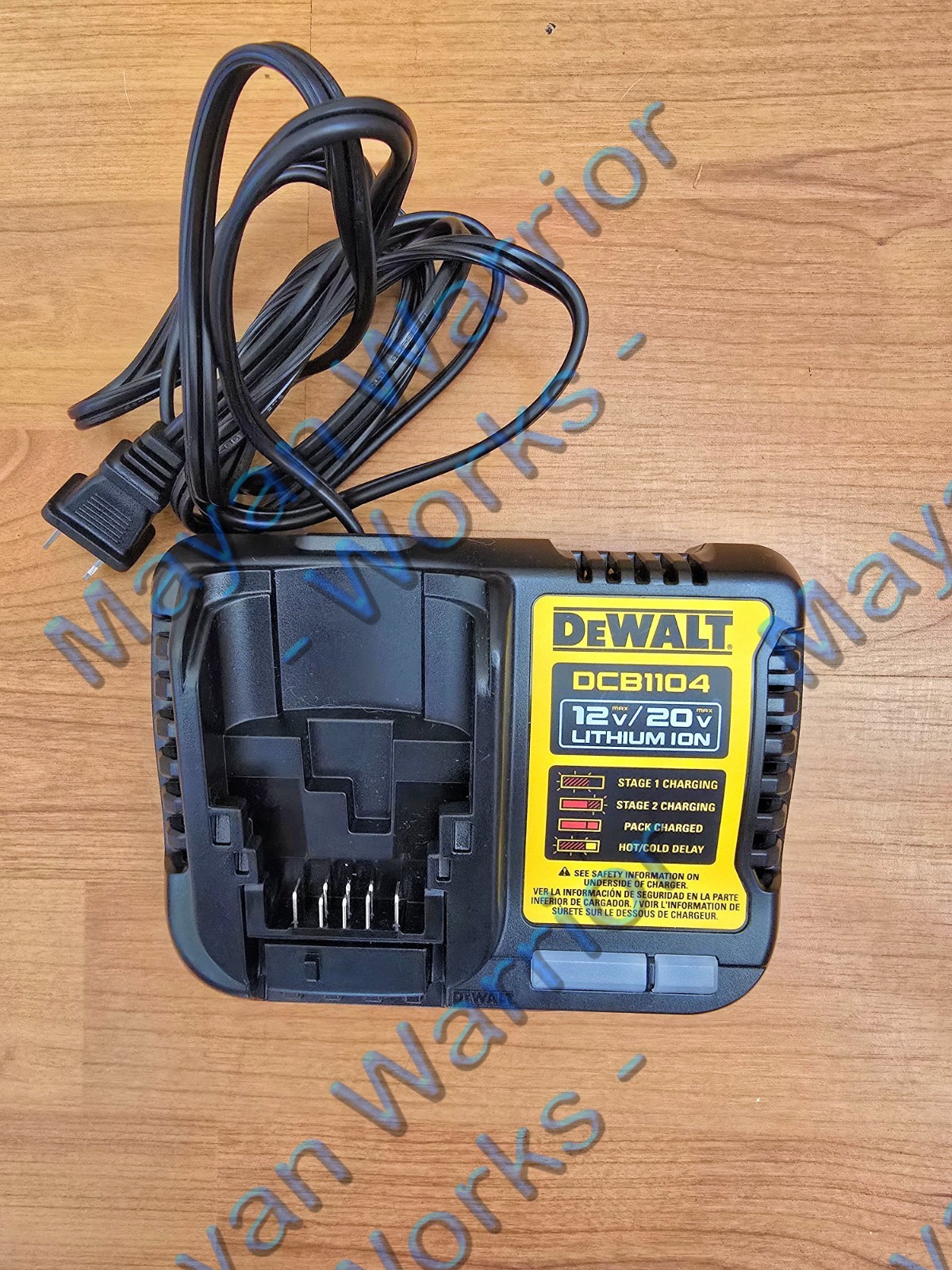 New DeWALT 20V Max Li-Ion Battery DCB205 + Charger DCB115 20V MAX Combo with Bag gallery