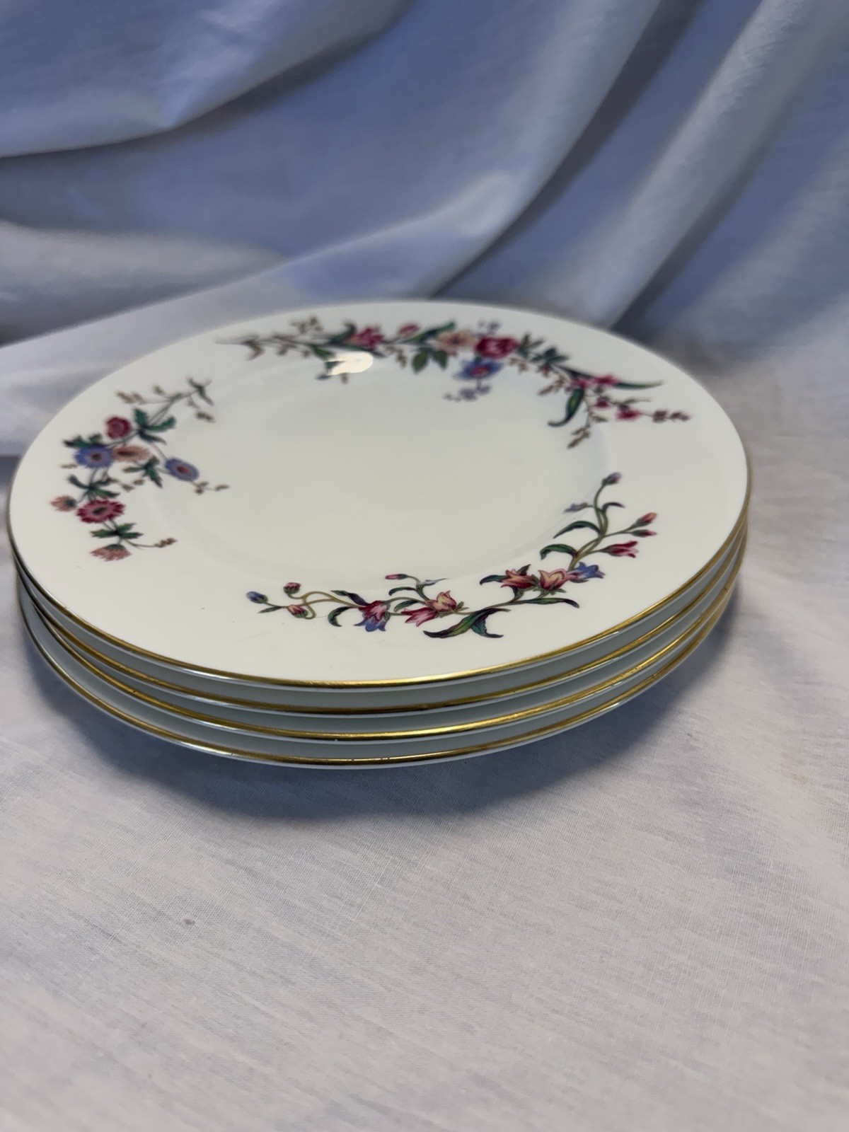 Wedgwood Devon Sprays Bone China 7" Floral Round Dinner Plates Set of 4 gallery