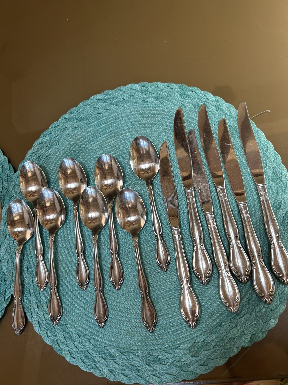Oneida Strathmore Stainless Deluxe 29 piece set Flatware Knives, Forks, Spoons gallery