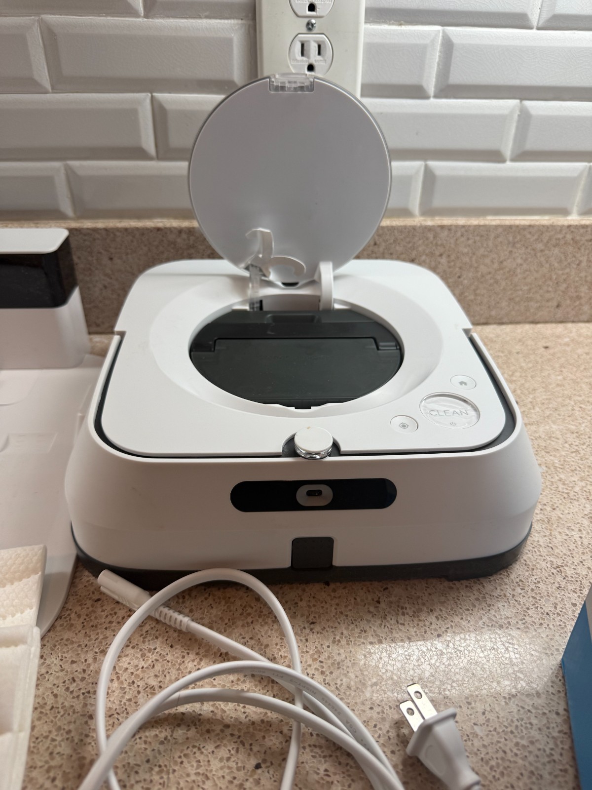 IROBOT BRAAVA JET M6 (6012) ULTIMATE ROBOT MOP-WI-FI CONNECTED -WHITE used worki gallery