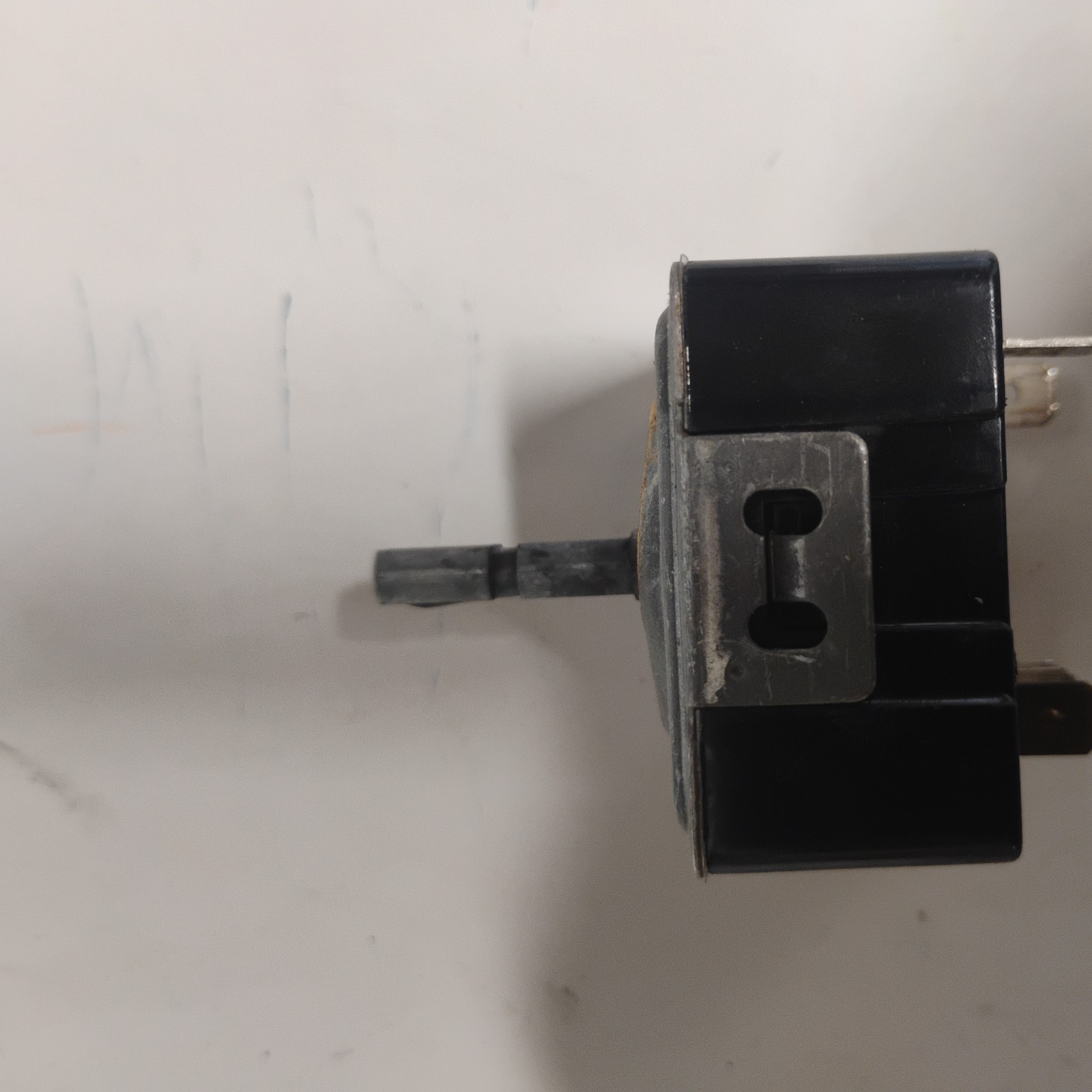 Jenn Air H Shaft Infinite Burner Switch - INF - 240P - 998 203650 gallery