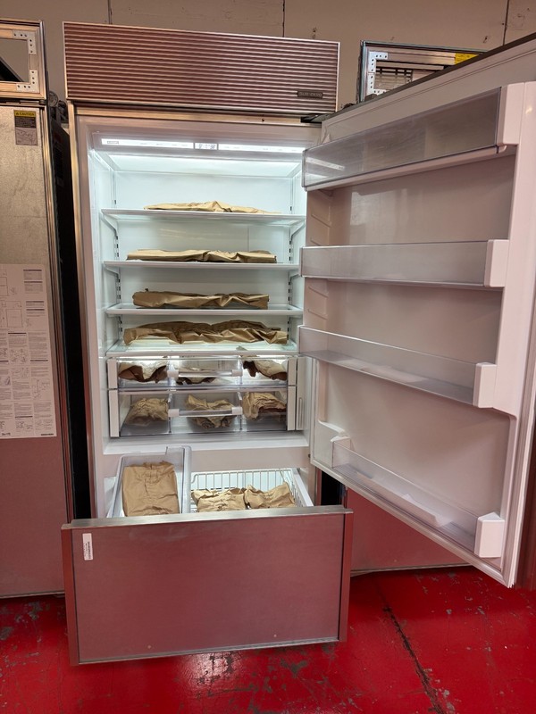 36” Subzero Refrigerator Freezer Panel Ready BI36UORH (Used 2019) gallery
