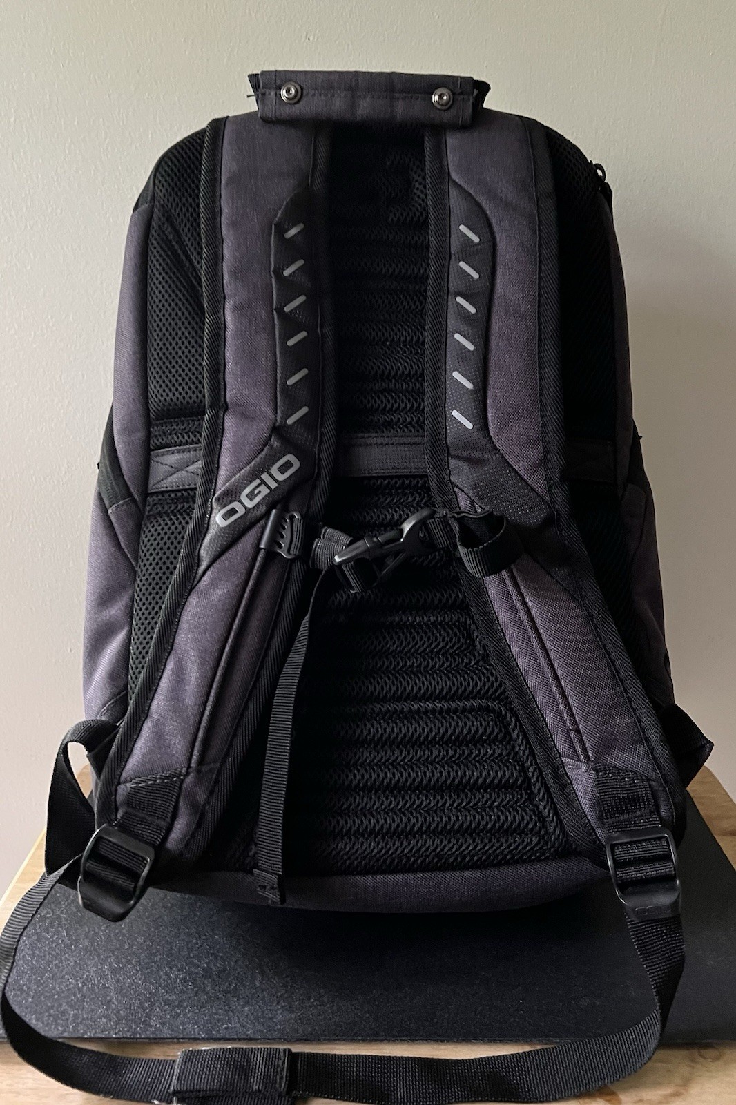 Ogio Hatch Black Heather Grey Backpack 3
