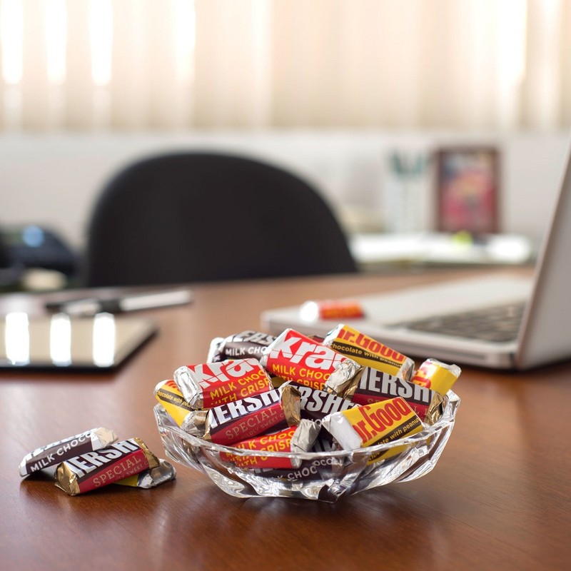 HERSHEY'S Miniatures Assorted Chocolate Candy - 15.9oz gallery