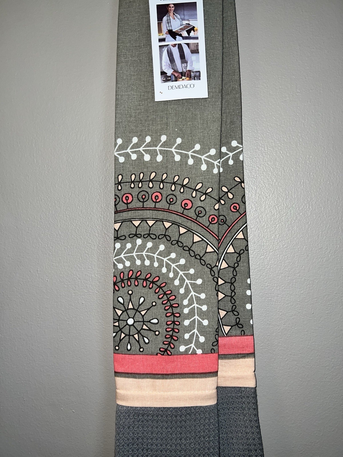 Demdaco Medallion Print 69 x 4 Cotton Blend Fabric Dish Towel Kitchen Boa NWT gallery