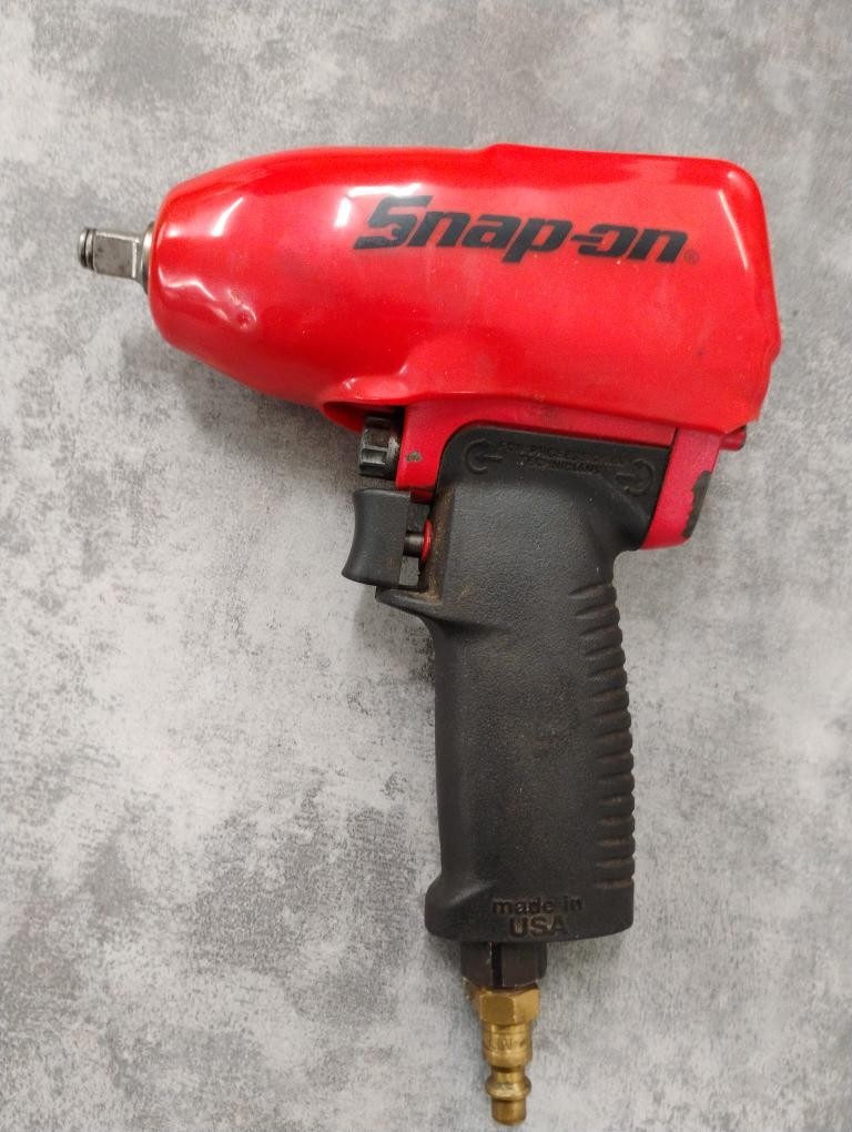 Snap-On Tools MG31 3/8” Drive Pneumatic Air Impact Wrench (PD2102123) gallery