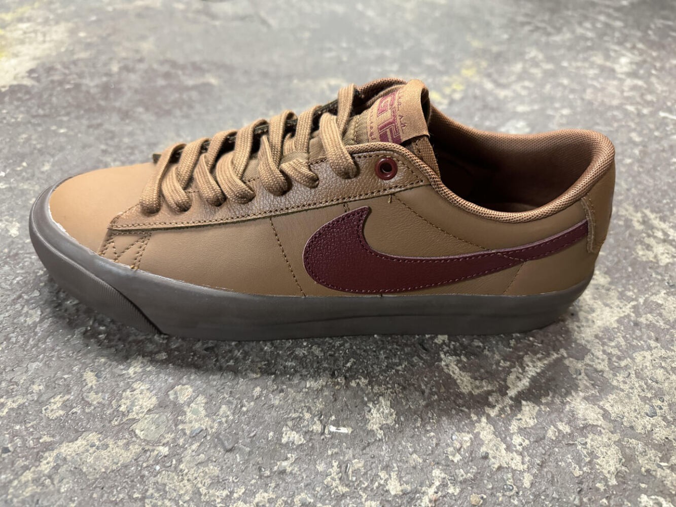 Nike SB Blazer Low PRO GT Light British Tan - Dark Team Red gallery