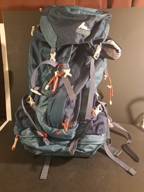 Gregory Hiking Pack with Rain Cover Size Medium Excellent Condition