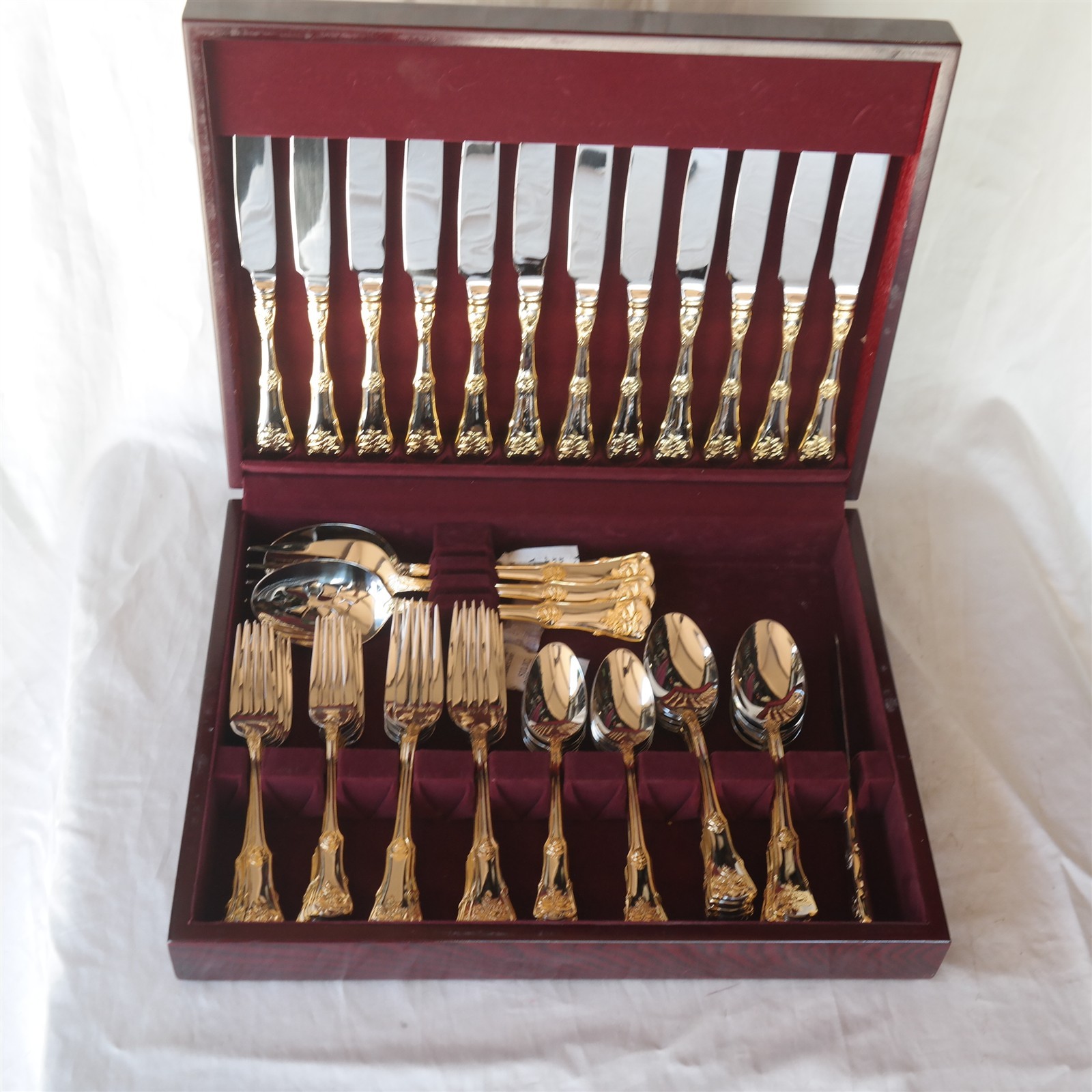 (63) Pcs Royal Albert Old Country Roses Gold Accent pattern flatware set (READ) gallery