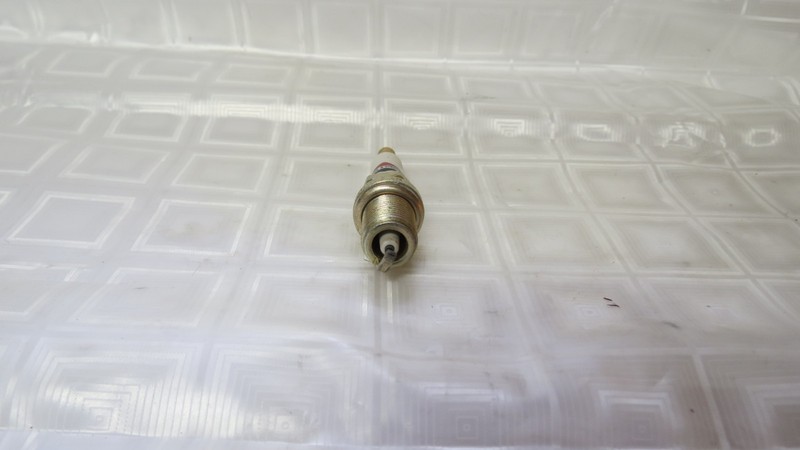 Genuine Briggs And Stratton Spark Plug 696798 1450 Snow gallery