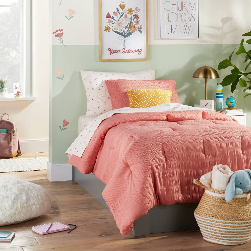 Twin Seersucker Comforter Set Rose Pink - Pillowfort gallery