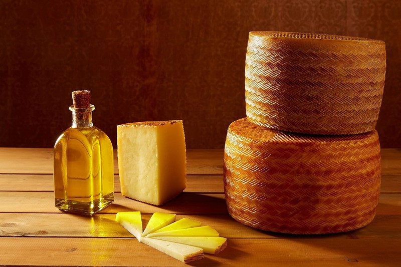Manchego Cheese Wheel D.O.P – Approx. 2 lbs gallery