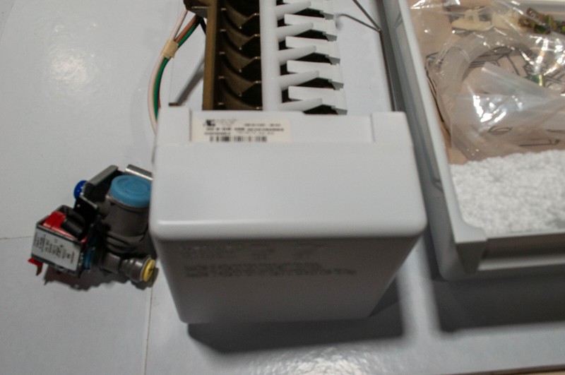 Whirlpool ECKMF94 Ice Maker Kit 10190965 gallery